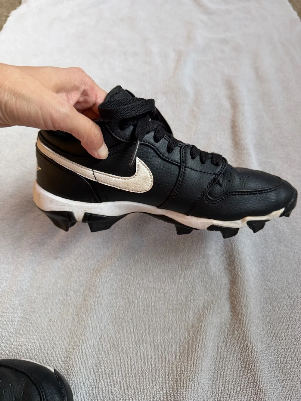 Nike Kids Black and White Baseball Cleats with Swoosh